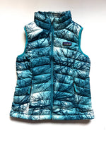 Load image into Gallery viewer, Patagonia Down Sweater Vest 7-8 Years
